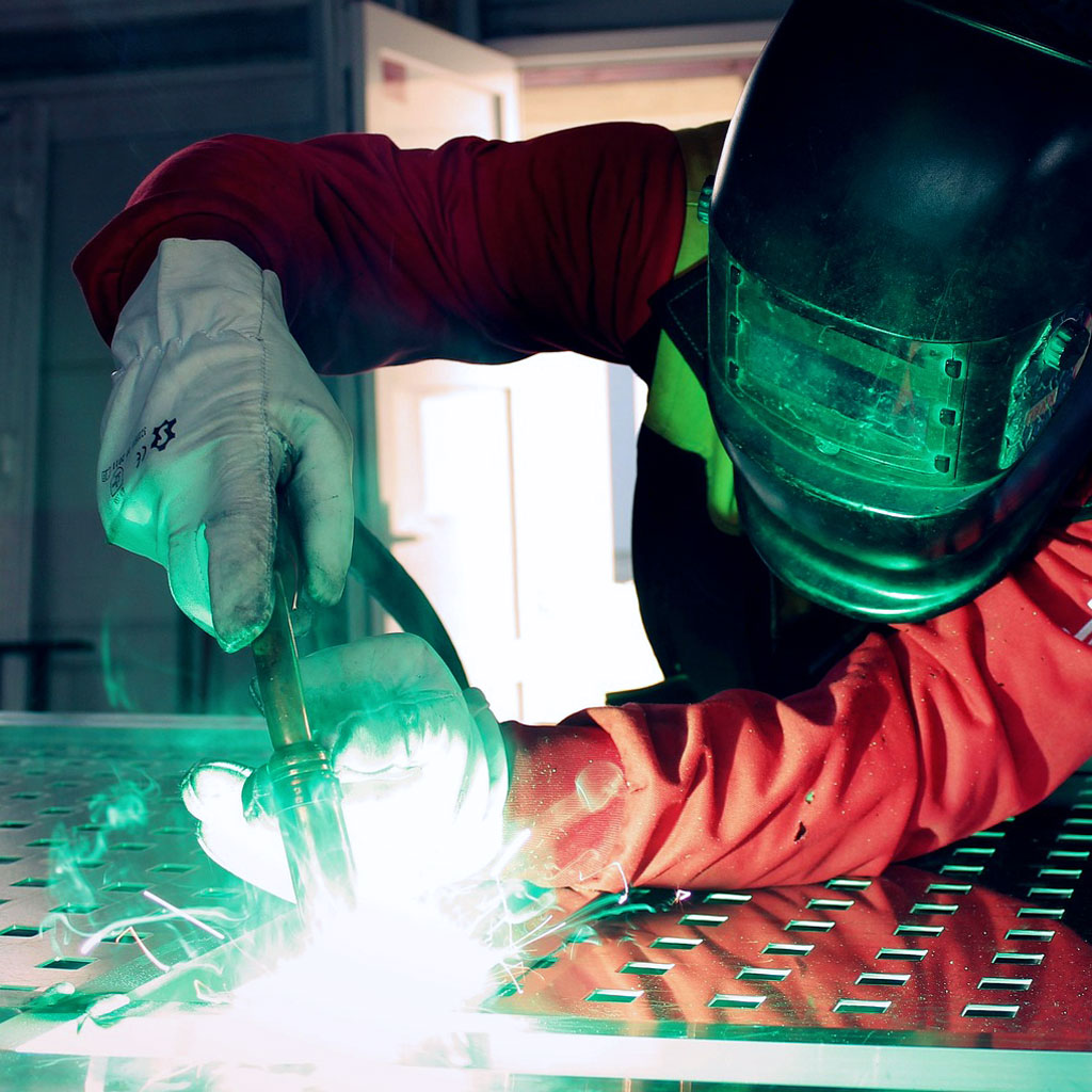 焊接品質與結構強度-鋁板包覆防水處理與金屬材料