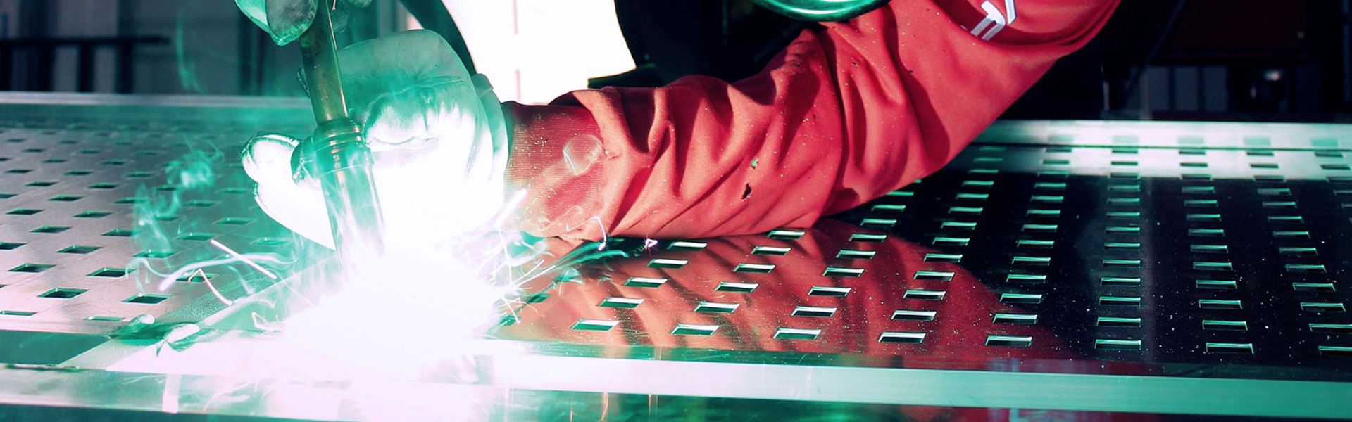 鋁板包覆防水處理與金屬材料